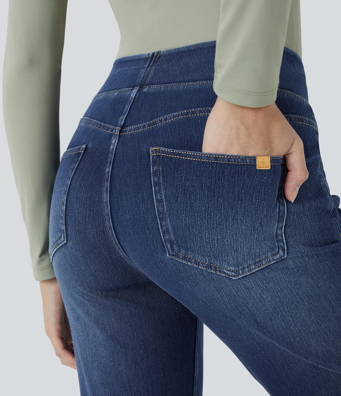 Vaqueros informales de corte bootcut, de talle alto, con bolsillos y lavado Premium Wash™