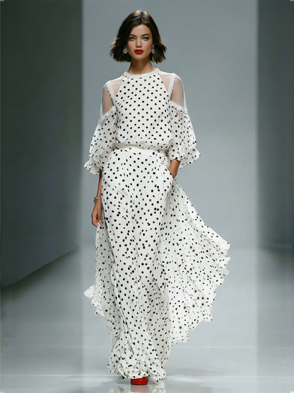Weißes Damen-Chiffonkleid mit Polka-Dots, transparenten Puffärmeln mit Cut-outs an den Schultern und zeitlos-elegantem Retro-Stil