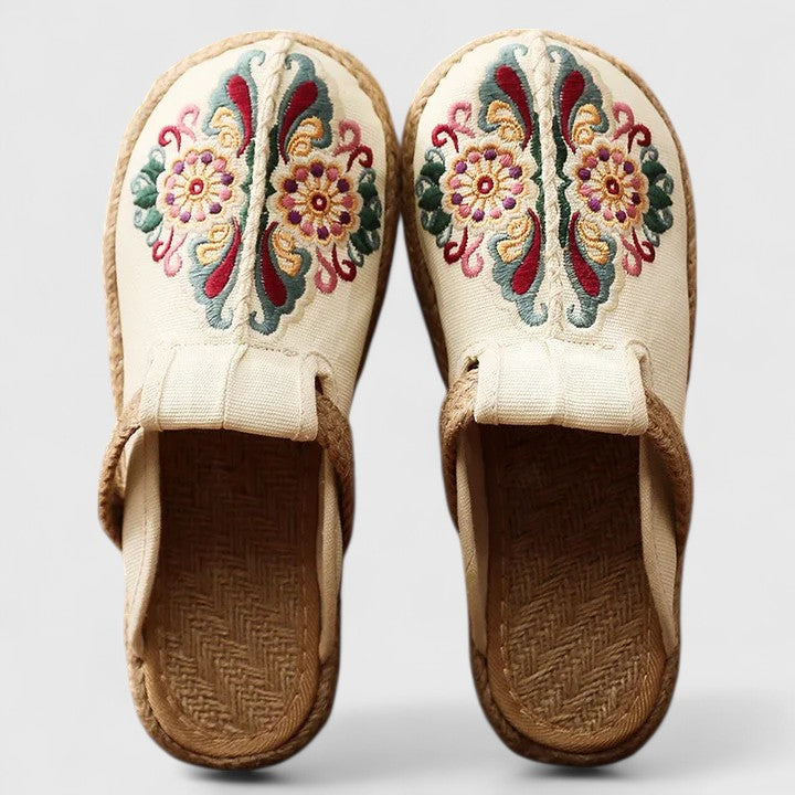 Marousse | Bequeme handgefertigte Pantoletten mit Blumenmuster