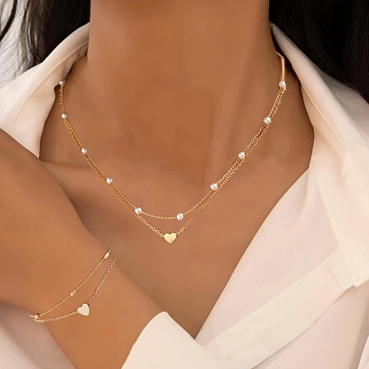 Conjunto de joyería con corazón y perlas en capas