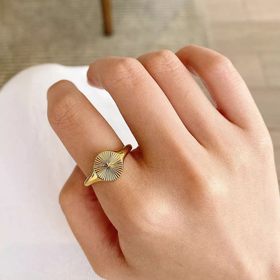 Rizavelle | Anillo Sunburst de Oro 18K