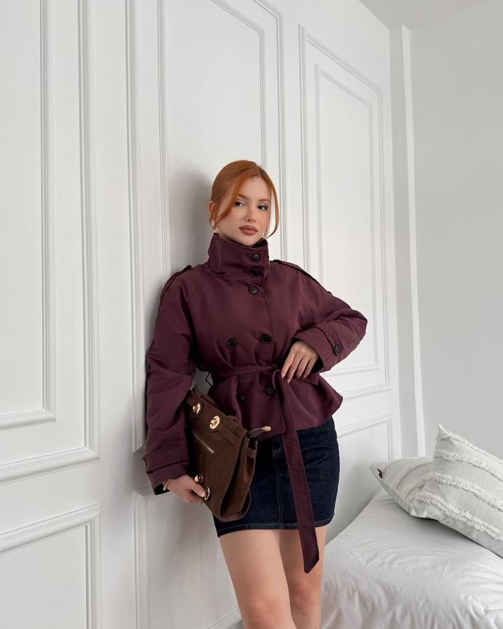 Alzea – Kurz geschnittener Trenchcoat mit Gürtel