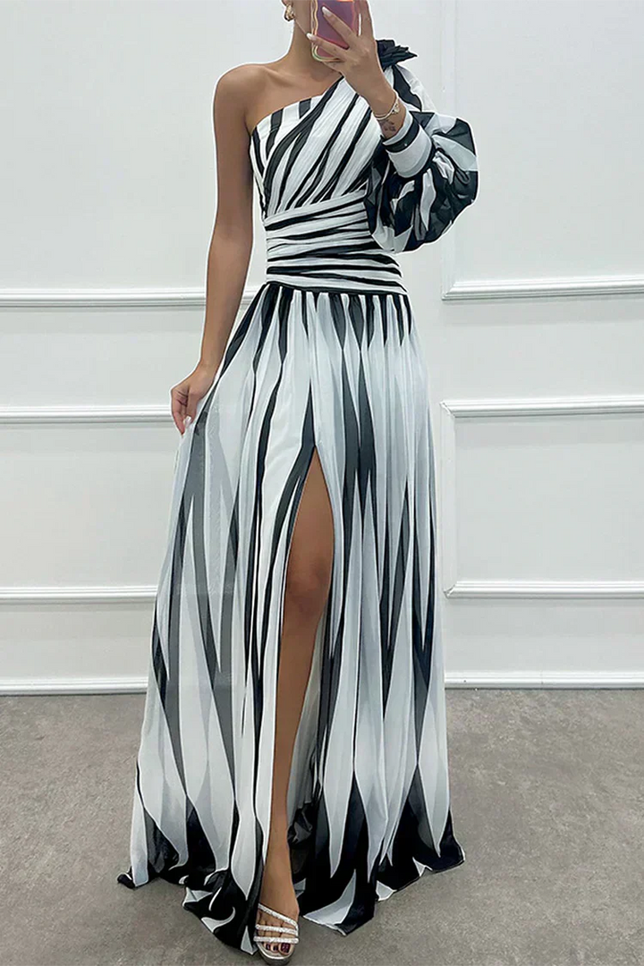 AURORA | Elegantes gestreiftes Kleid mit einem Schulterträger