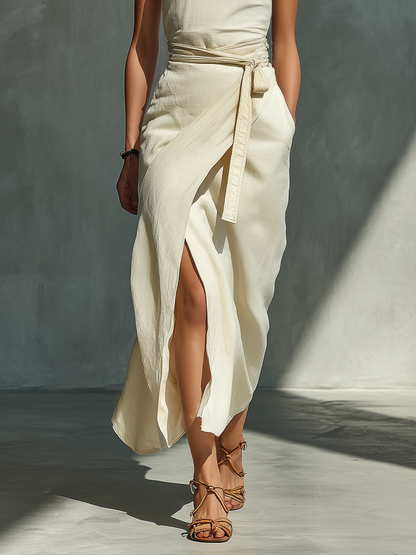 Cremefarbenes Damen-Midikleid mit Neckholder, Wickelrock und Taillenband-Detail