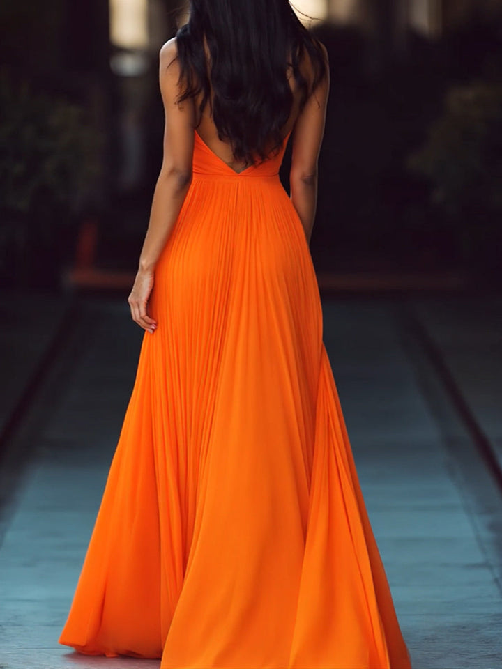 VESPERINA | Vestido maxi plisado halter con escote en V