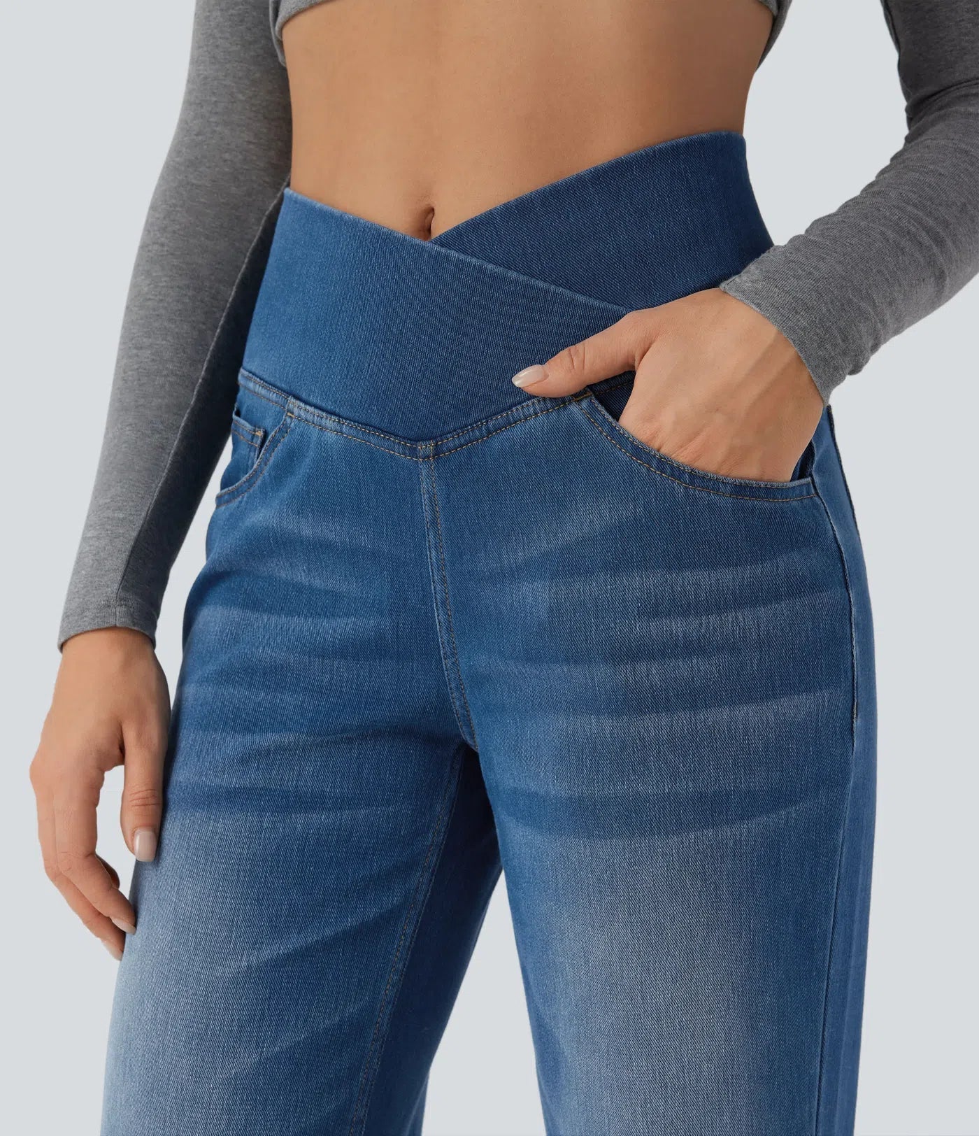 Jeans casual de pierna recta UltraStretch™ con bolsillos, cintura alta cruzada y control de abdomen