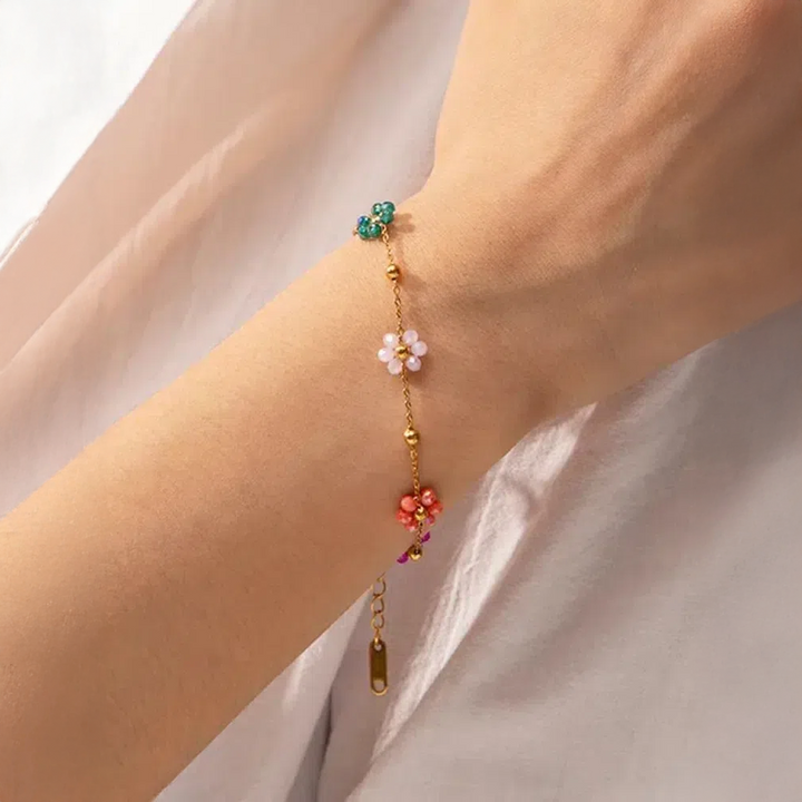 Floréna | Pulsera con dijes de flores artesanales