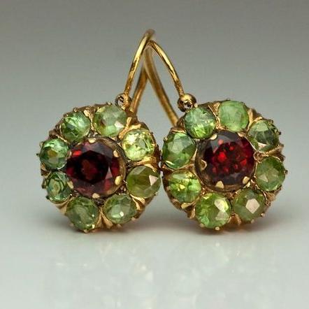 Brincos vintage arredondados de cristal verde e vermelho | Dourado