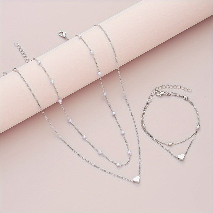 Conjunto de joyería con corazón y perlas en capas