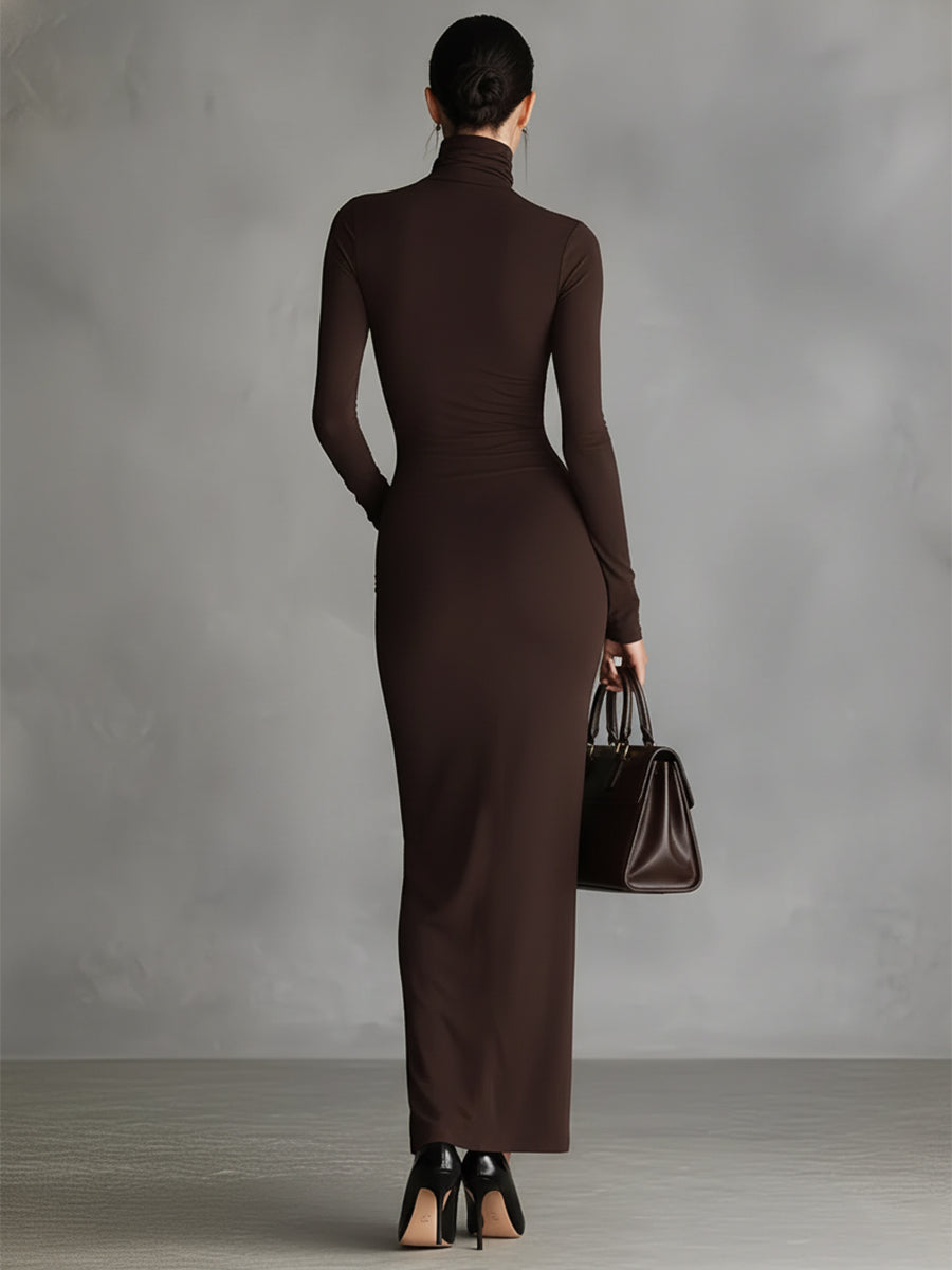 Vestido elegante de cuello alto, corte ajustado y con abertura, de tela elástica marrón para mujer