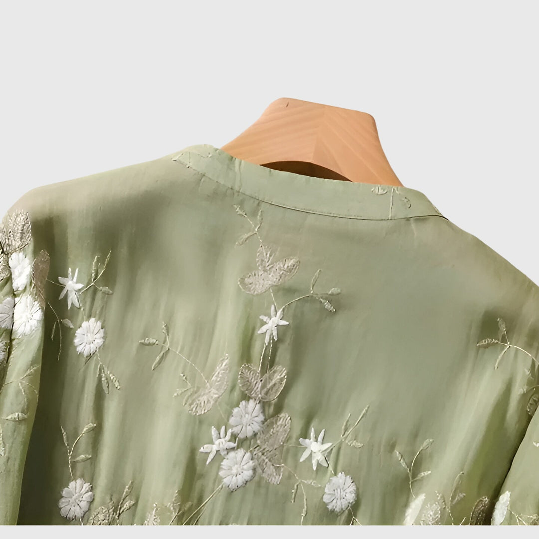 Nellie™ | Blusa elegante con flores bordadas