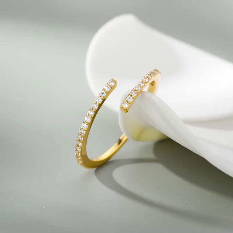 Eliandrea | Anillo clásico de circonia en oro de 18K