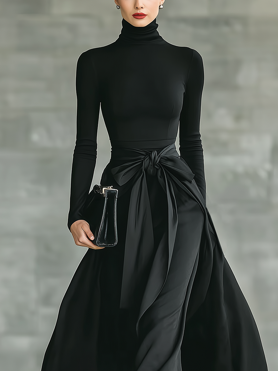 Vestido longo feminino preto, de gola alta, malha de alta elasticidade e tecido acetinado, com saia evasê