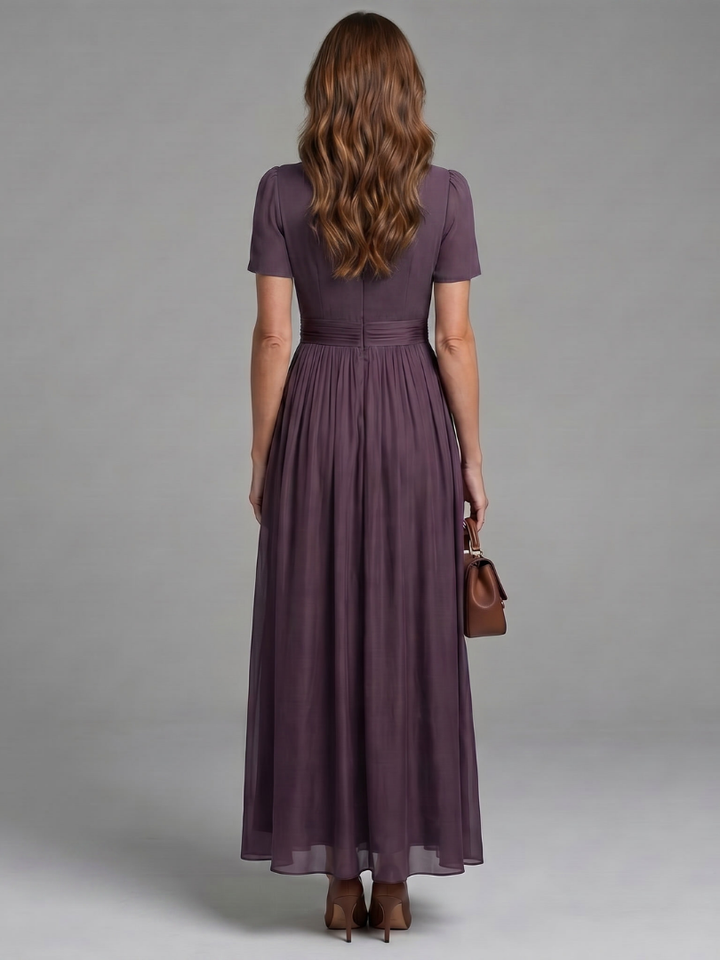 Elia | Vestido maxi con cintura fruncida y abertura en la espalda