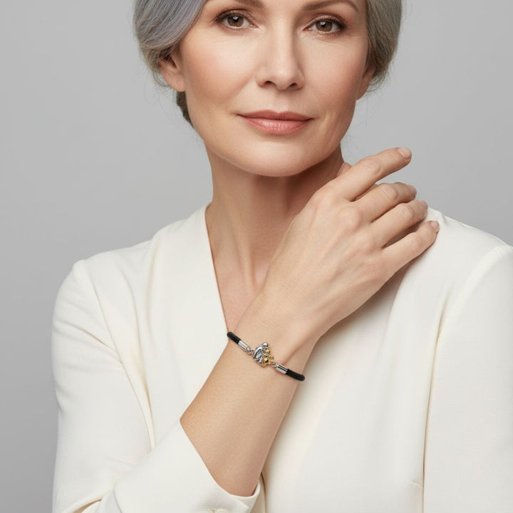 LIORA | PULSEIRA DE CORDÃO COM ÍCONE DE CACHORRO