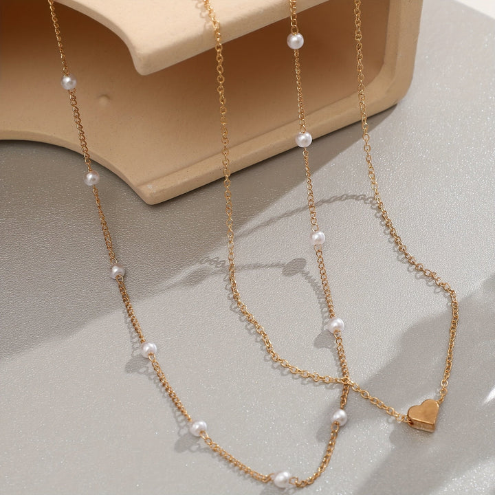 Conjunto de joyería con corazón y perlas en capas