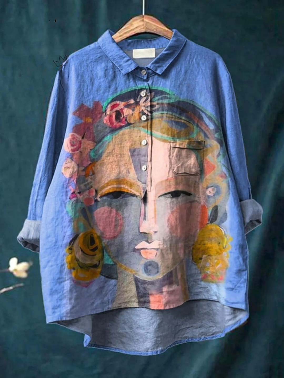 Amber | Camisa casual para mujer con retrato de Freda impreso en pintura al óleo