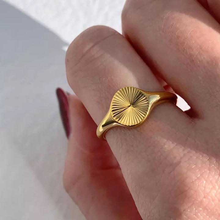 Rizavelle | Anillo Sunburst de Oro 18K