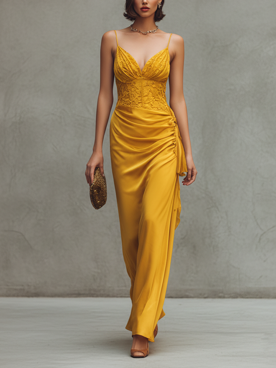 Vestido longo feminino amarelo de cetim elástico e renda, com alças finas