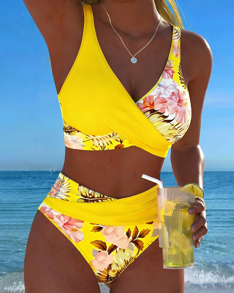 Violeta | Bikini con Estampado Floral en Contraste y Recorte