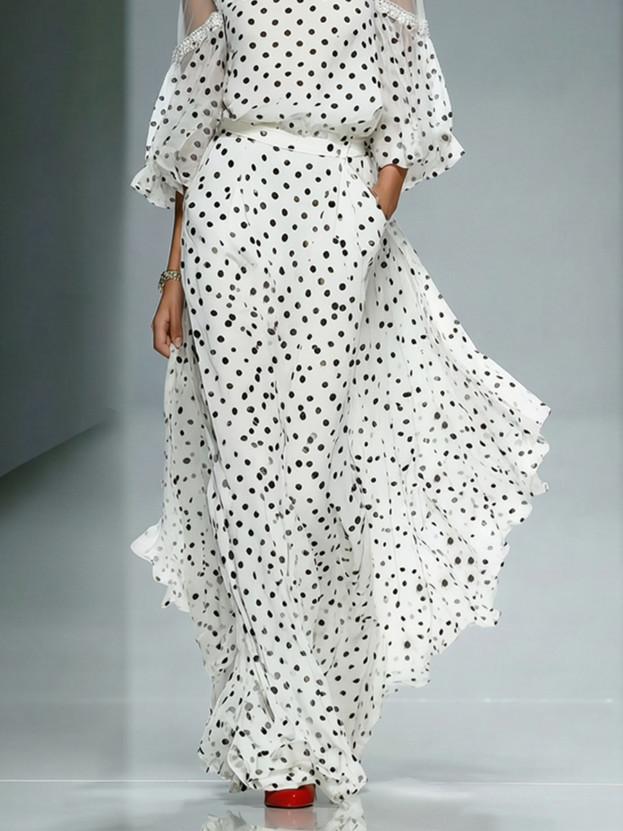 Weißes Damen-Chiffonkleid mit Polka-Dots, transparenten Puffärmeln mit Cut-outs an den Schultern und zeitlos-elegantem Retro-Stil