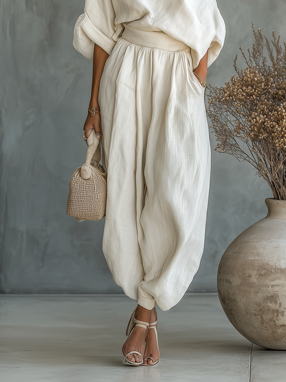 Lisa | Blødt off-shoulder sæt med top og tilspidsede bukser