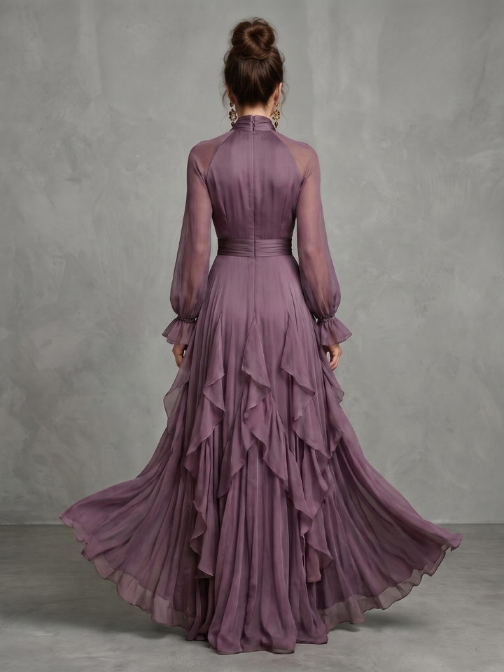 Demetria | Vestido maxi de volantes con cuello atado y capas