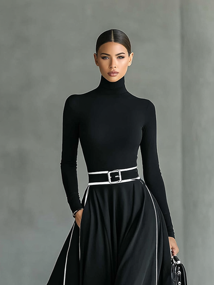 Damen-Maxikleid in Schwarz mit weißen Ziernähten, Stehkragen, langen Ärmeln und engem Taillengürtel
