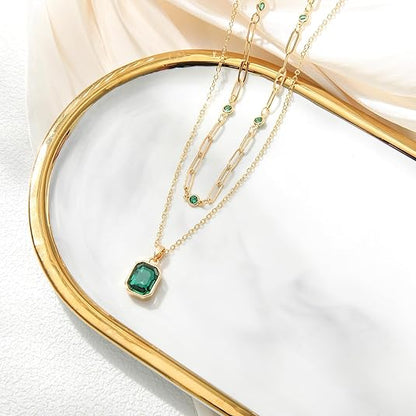 Colar com pingente de trevo esmeralda | Dourado