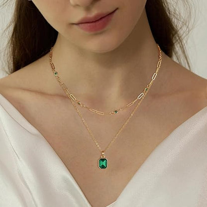 Colar com pingente de trevo esmeralda | Dourado