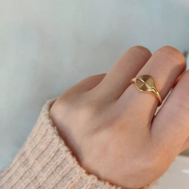 Rizavelle | Anillo Sunburst de Oro 18K