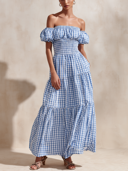Blaues Damen-Maxikleid mit Gingham-Muster, Carmen-Ausschnitt, Puffärmeln und gestuftem Rock