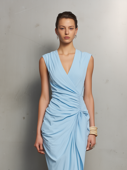 Vestido midi feminino elegante, de malha elástica azul-claro, com decote em V e sem mangas