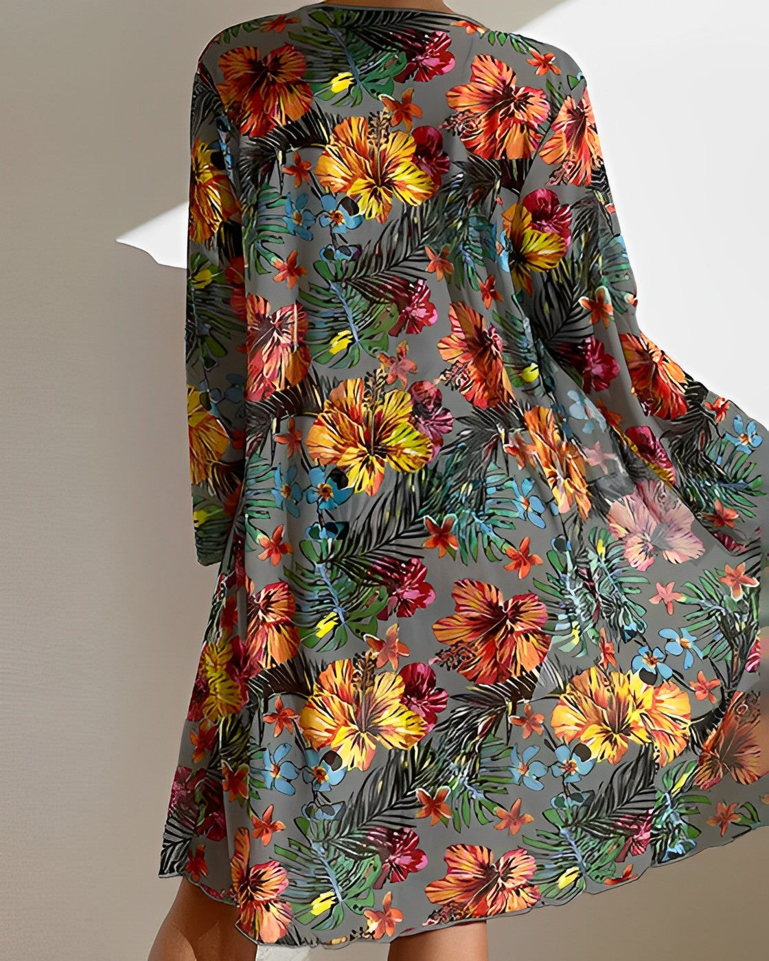 Flora | Bikini sæt med tropisk print og cover-up