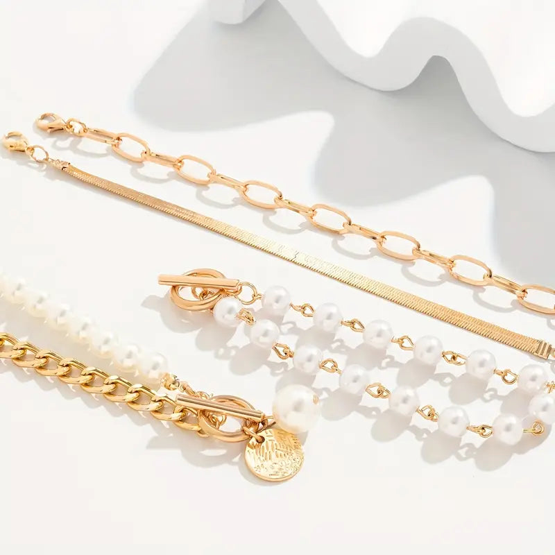 Conjunto chique de 4 pulseiras douradas – cobra, pérolas e elos | Dourado
