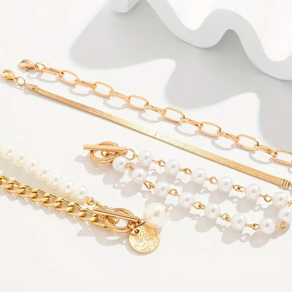 Conjunto chique de 4 pulseiras douradas – cobra, pérolas e elos | Dourado