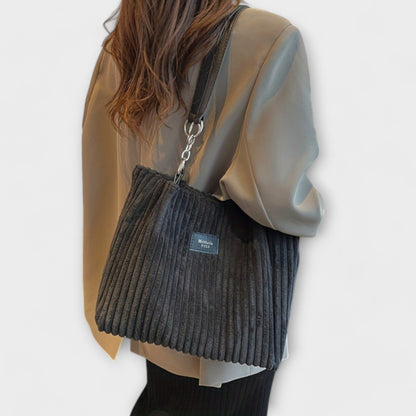 Olivia – weiche Cord-Schultertasche