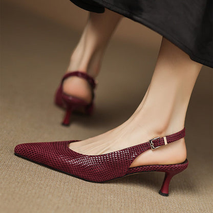 Saltos Slingback de Couro Céliane com Bico Fino