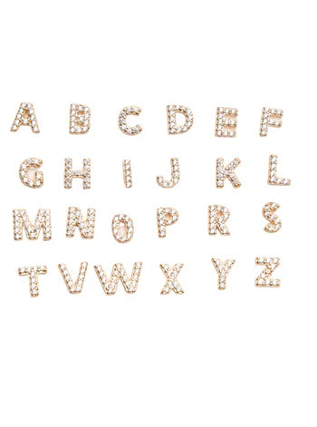 Mikhaela | Pendientes de letra en oro de 18k