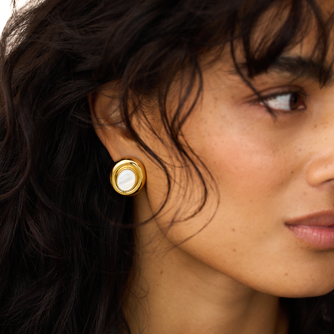 Ameliyana | Pendientes de botón en oro de 18k