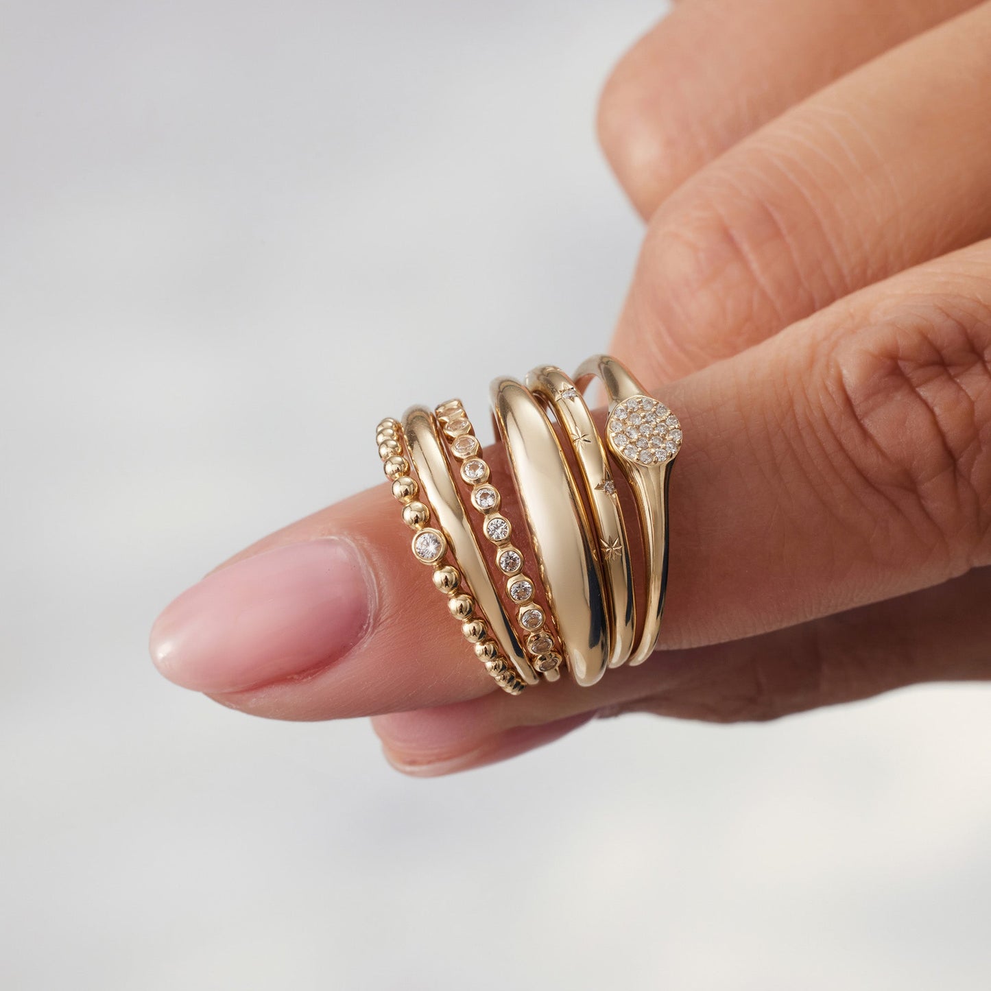 Slank kuppelformet ring | Guld