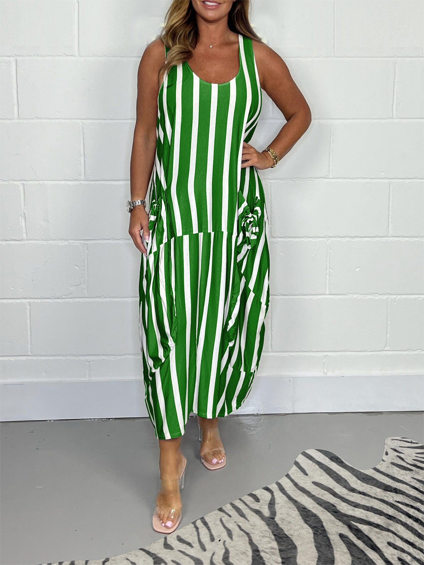 Vestido com Bolso e Gravata Oversize Listrada