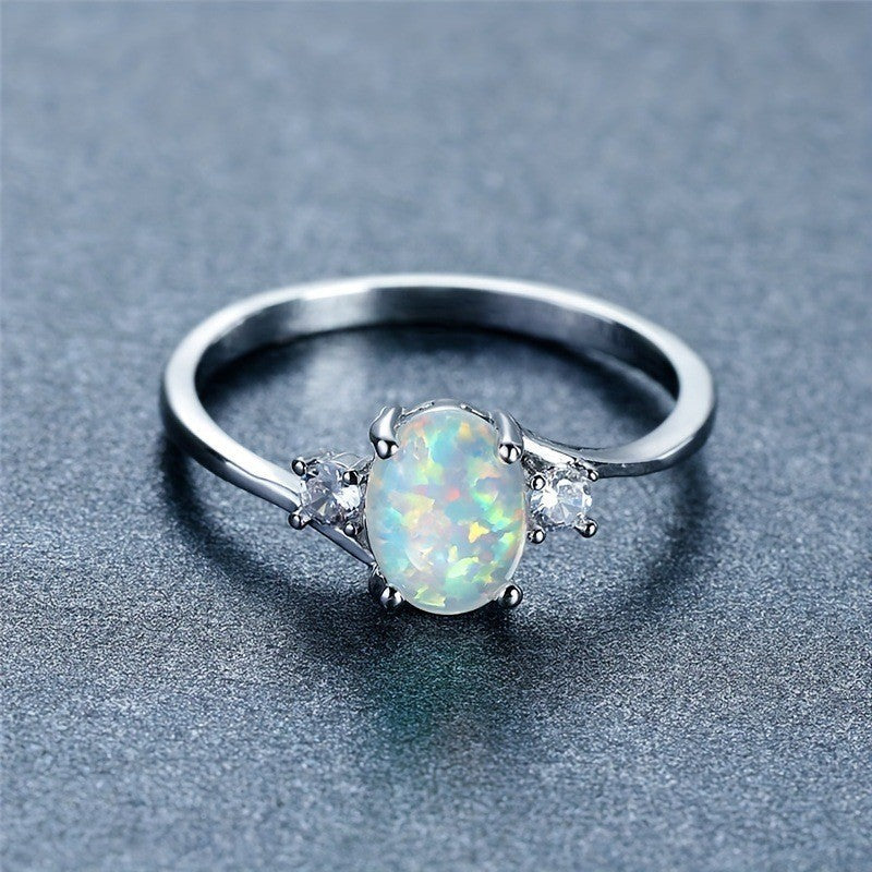 Opal-Ring „Embrace“ | Weißgold
