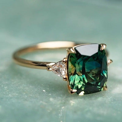 Anillo de piedra preciosa verde de inspiración vintage | Oro