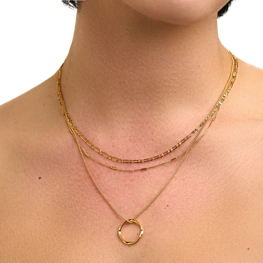 Collar de tres filas con círculos abiertos | Dorado