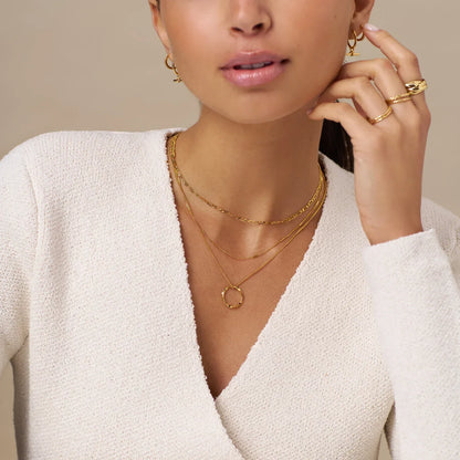 Collar de tres filas con círculos abiertos | Dorado