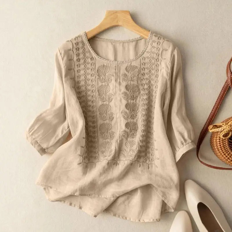 Aurora – afslappet bluse med broderi