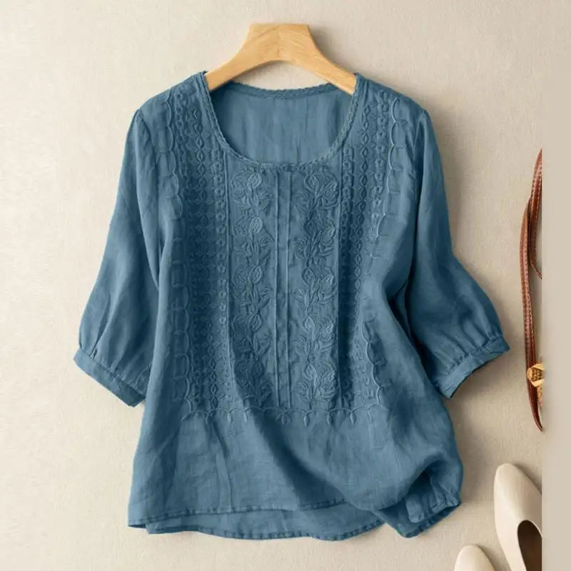 Aurora – afslappet bluse med broderi