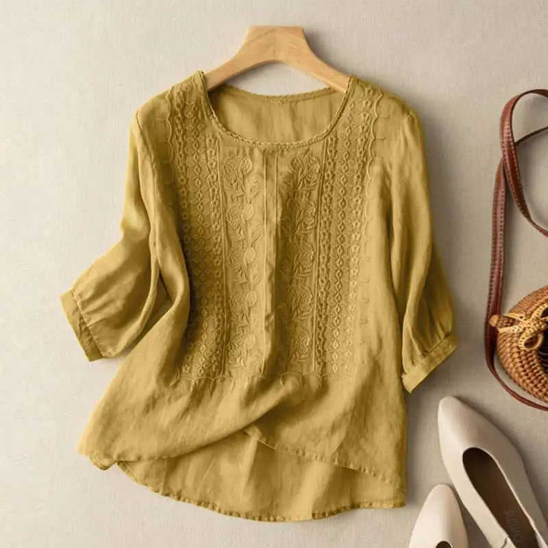 Aurora – afslappet bluse med broderi