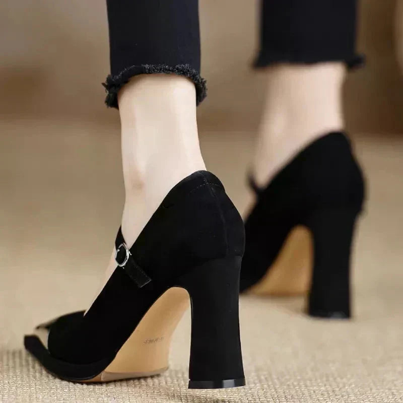 Mora elegante pumps
